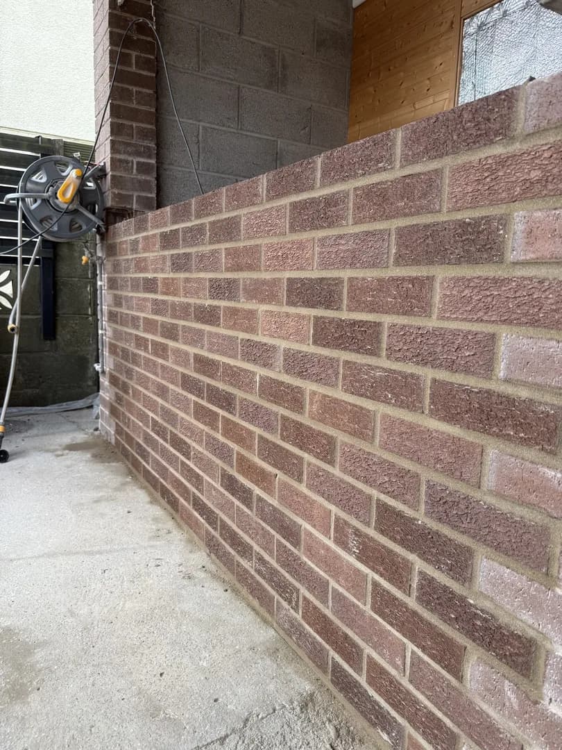 Close-up of quality bricklaying by Reynolds Brickwork in Bridgend