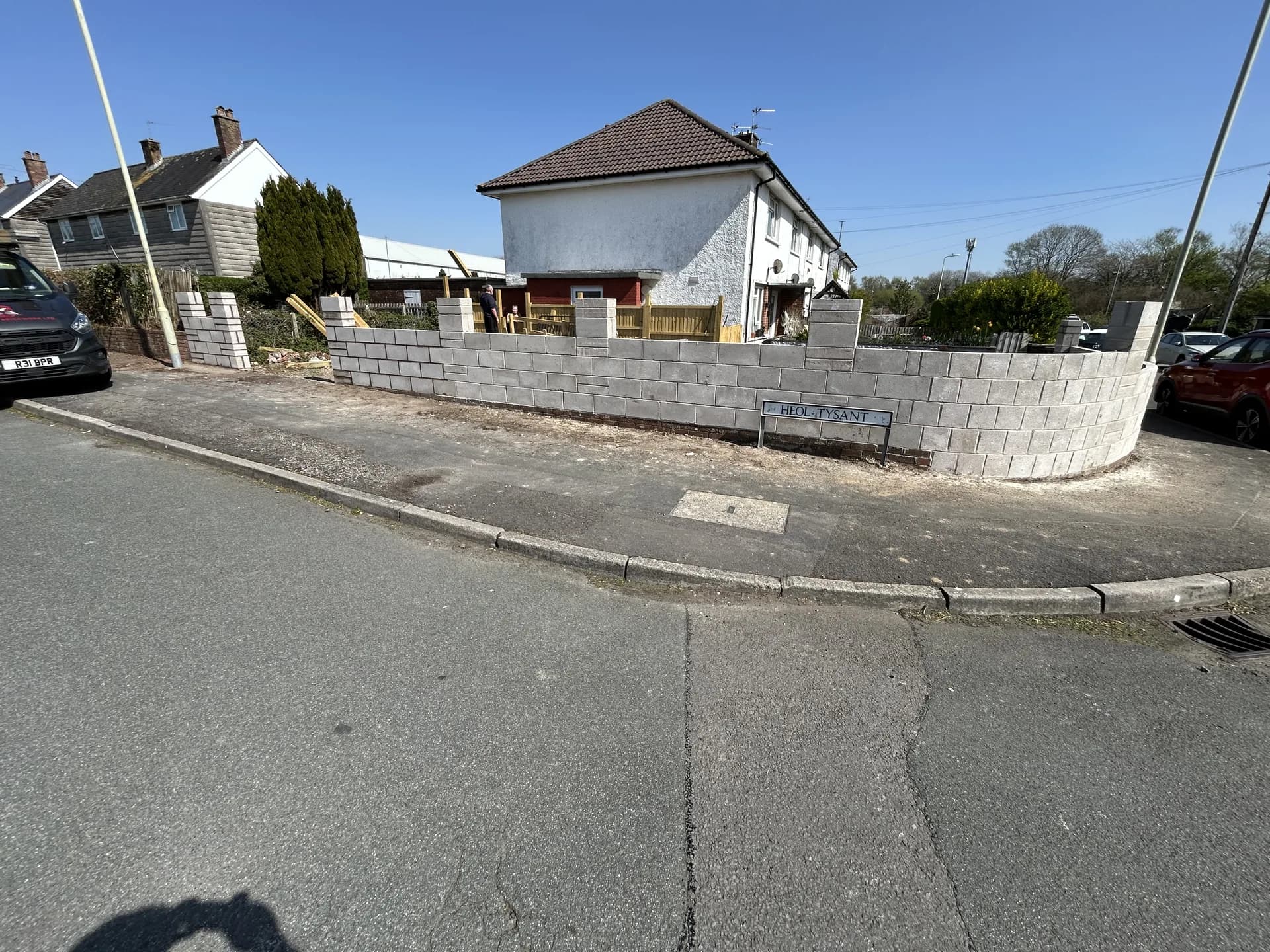 Curved blockwork retaining wall by Reynolds Brickwork in Bridgend
